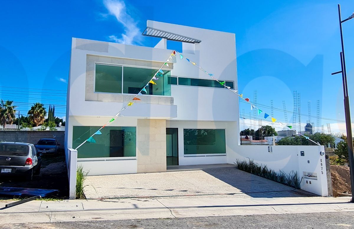 CASA EN VENTA EN LOMAS DE JURIQUILLA