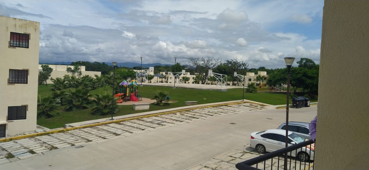El departamento está frente al parque