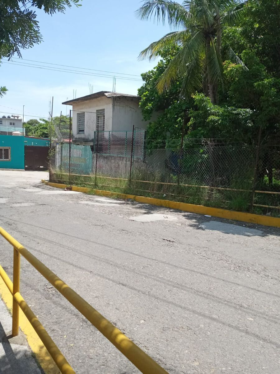 7 de 7: Frente sobre carretera panamericana Tapachula - Juchitán