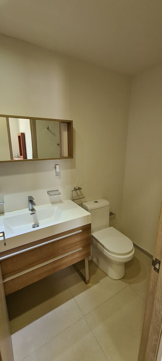 5 de 24: Baño de visitas 