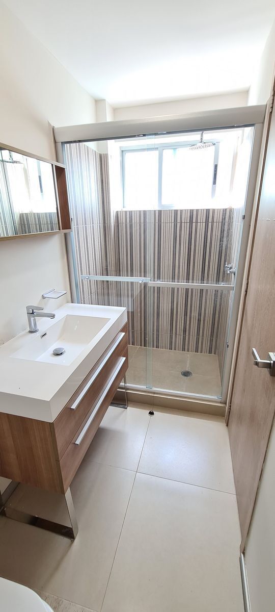 9 de 24: Baño Recámara Principal 