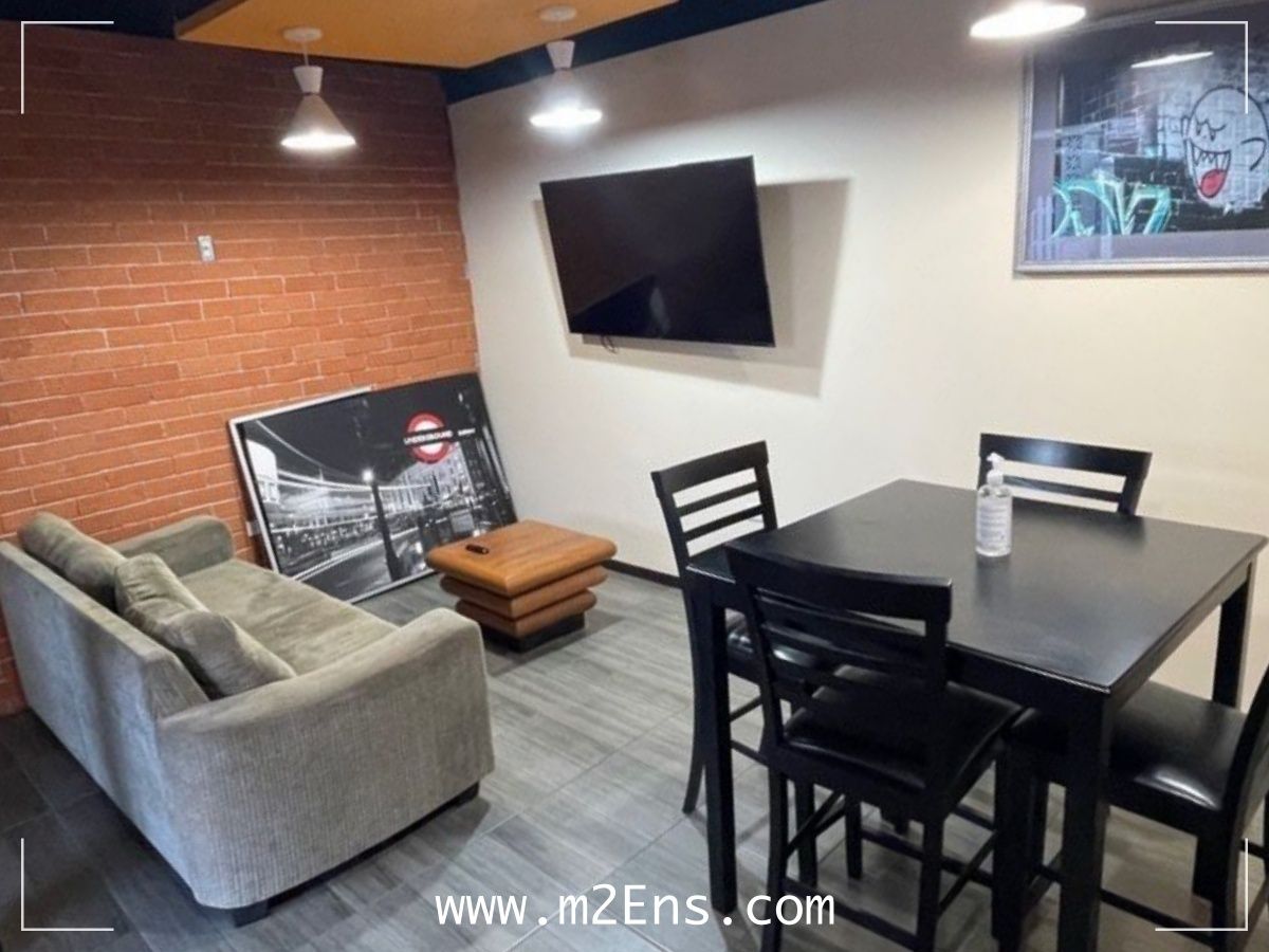 3 of 7: Sala con TV