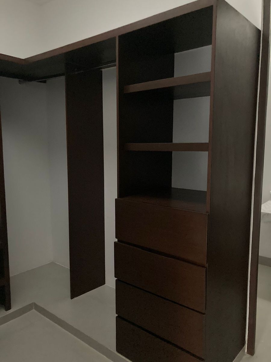 6 de 13:  CLOSET RECAMARA PRINCIPAL