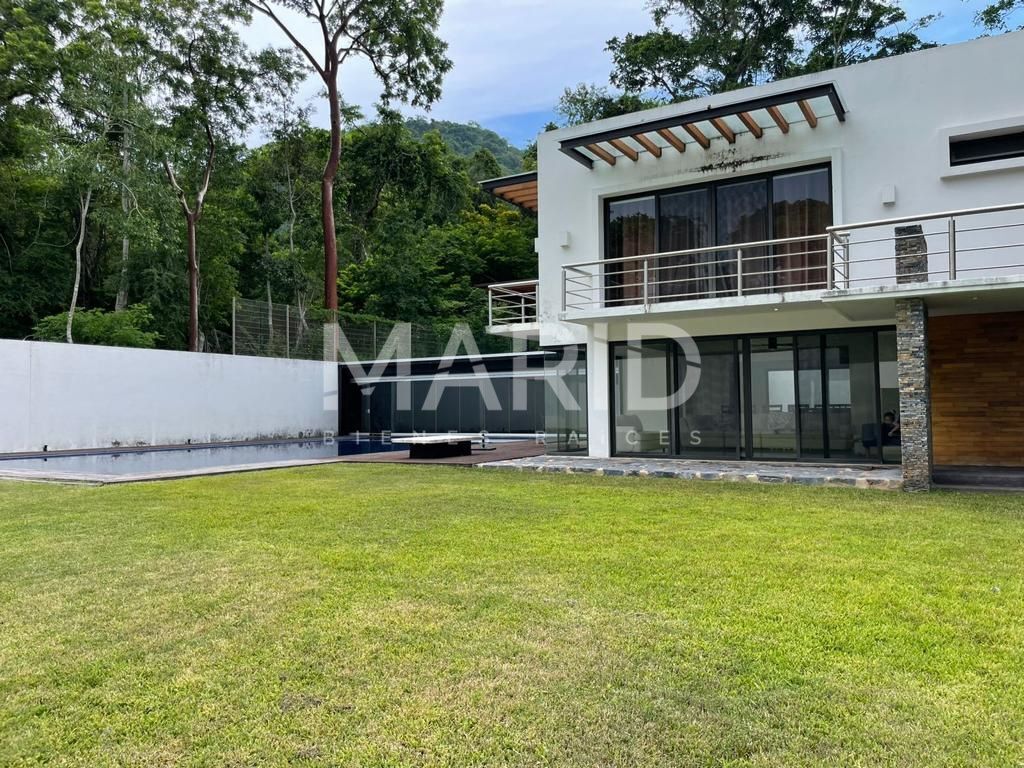 Casa en venta en Ixtapa. viveros cerca Campo golf Palma Real Oportunidad