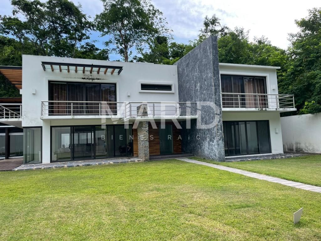 Casa en venta en Ixtapa. viveros cerca Campo golf Palma Real Oportunidad