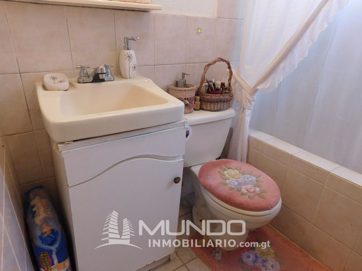 19 de 22: Baño completo con tina