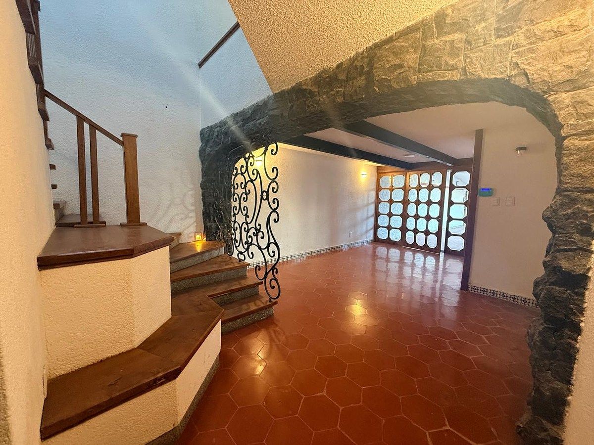 Residência para Aluguel em Lomas 1ª Seção | Amplos Espaços, 3 Quartos, Terraço, foto 1 de 17