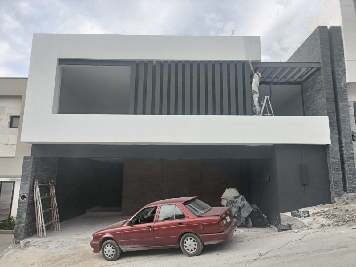 CASA EN VENTA EN CASTAÑOS DEL VERGEL CON ALBERCA ZONA URO