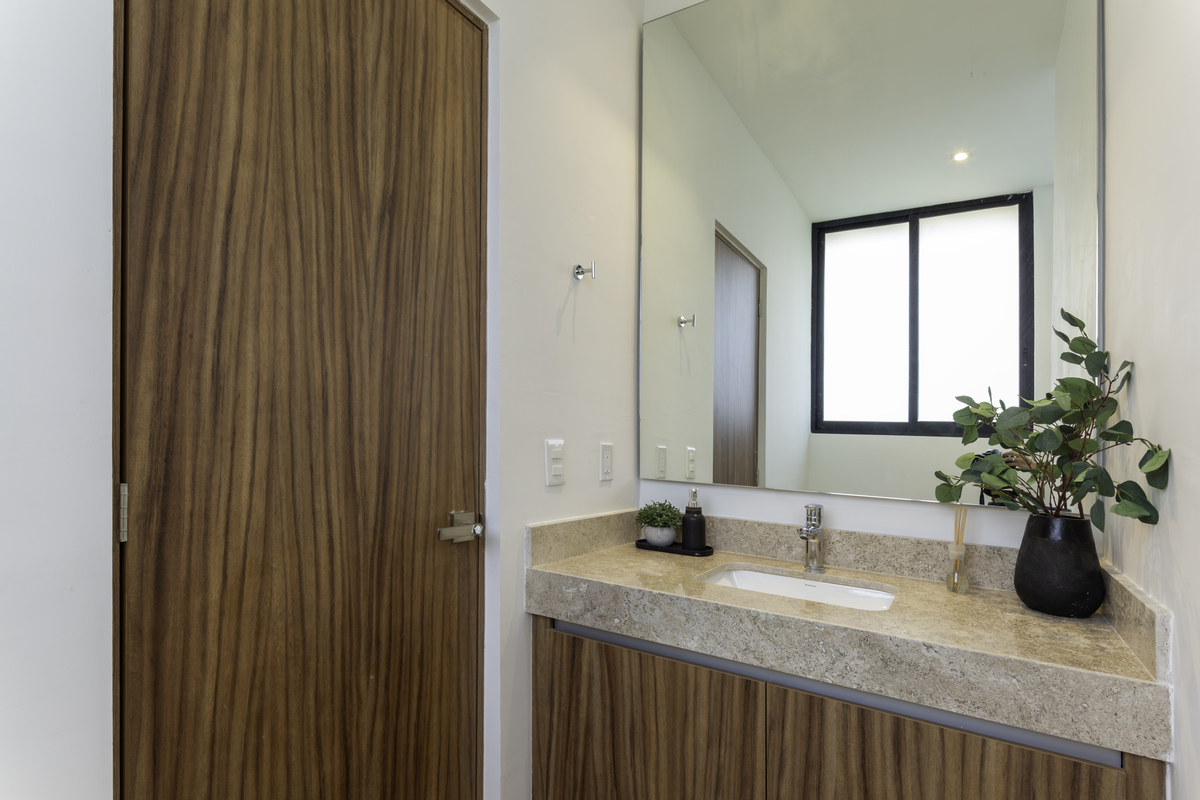 9 of 18: Baño Habitación Principal