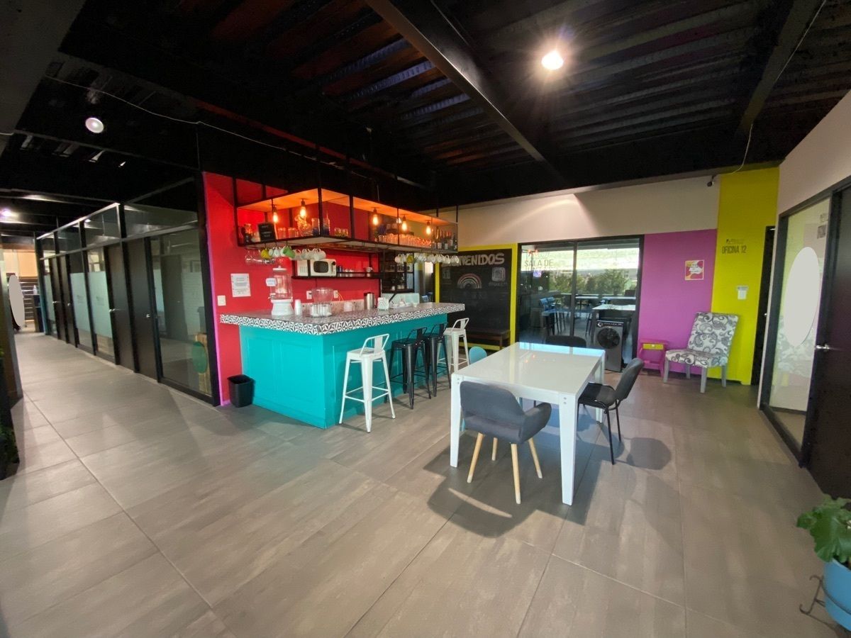 11 de 14: Área de coworking y coffee break