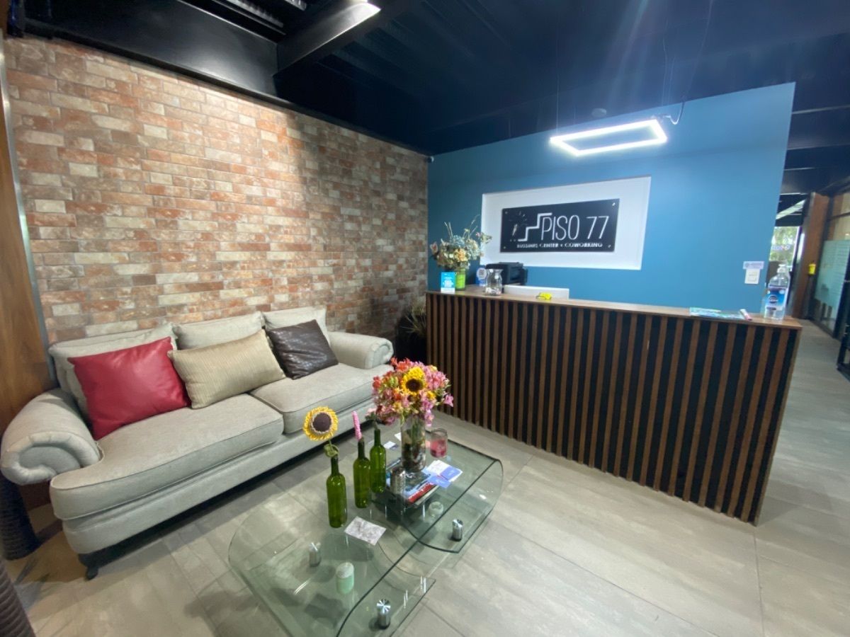 3 de 14: Recepción y sala de espera