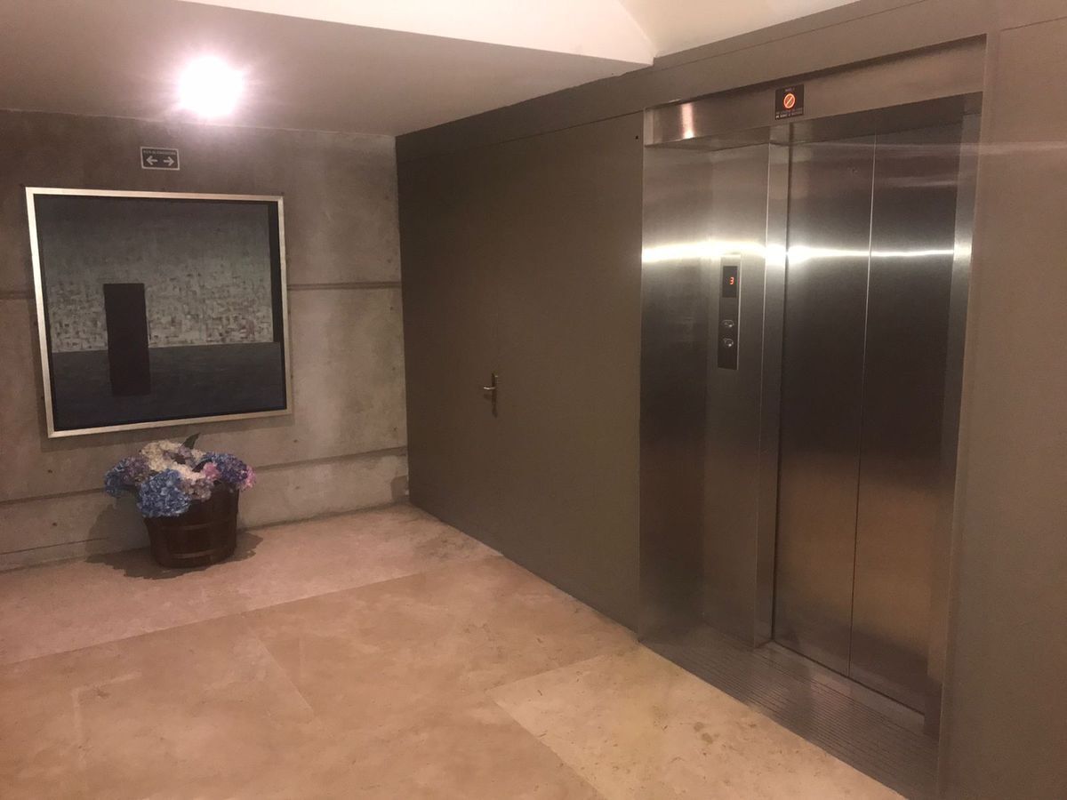 29 de 37: Vestíbulo elevadores