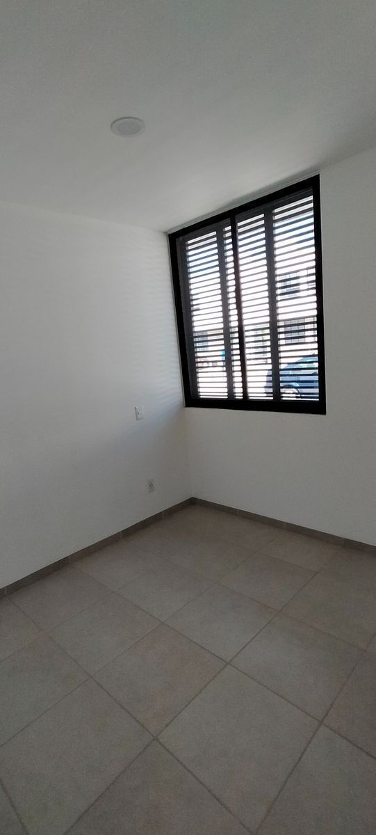 5 de 27: Alcoba o estudio en planta baja