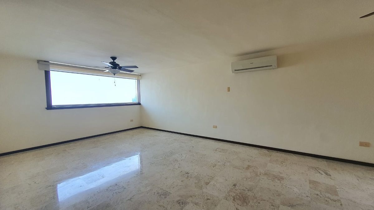 12 de 50: SALA Y COMEDOR