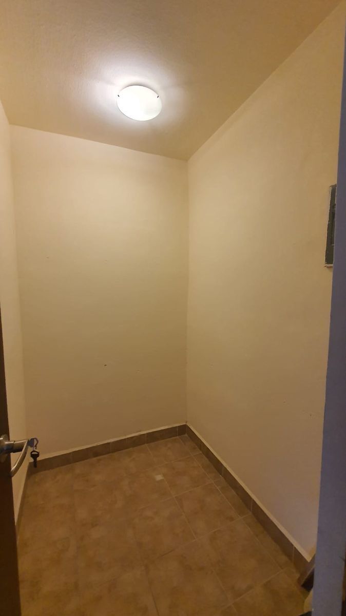 19 de 50: BAÑO DE VISITAS