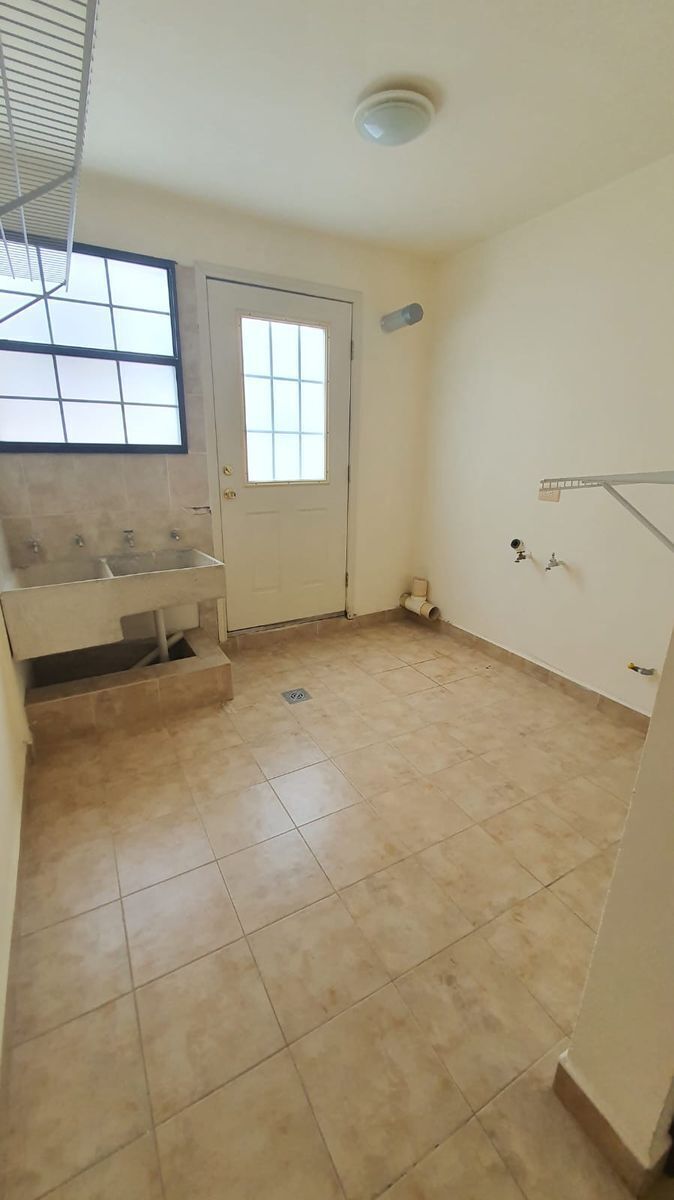 42 de 50: CUARTO DE LAVANDERIA