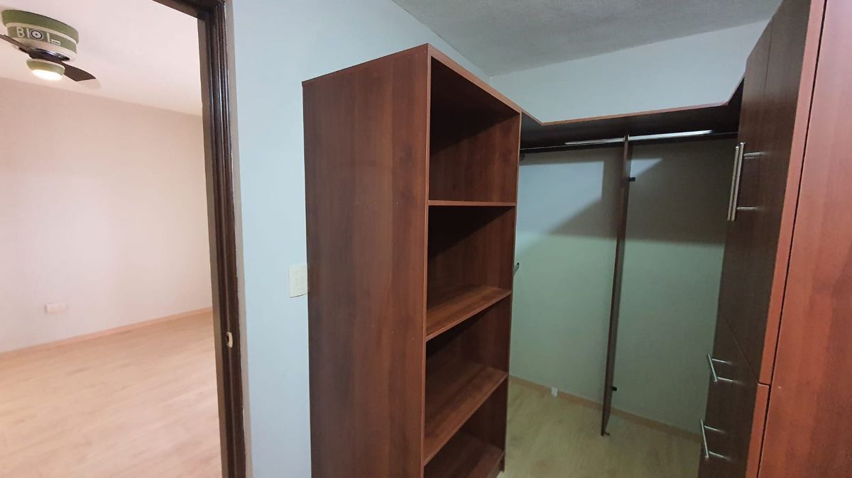 40 de 50: BAÑO VESTIDOR RECA 3