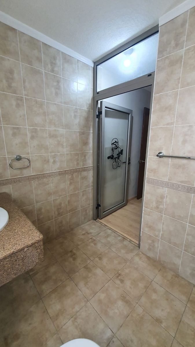 37 de 50: BAÑO RECA 3