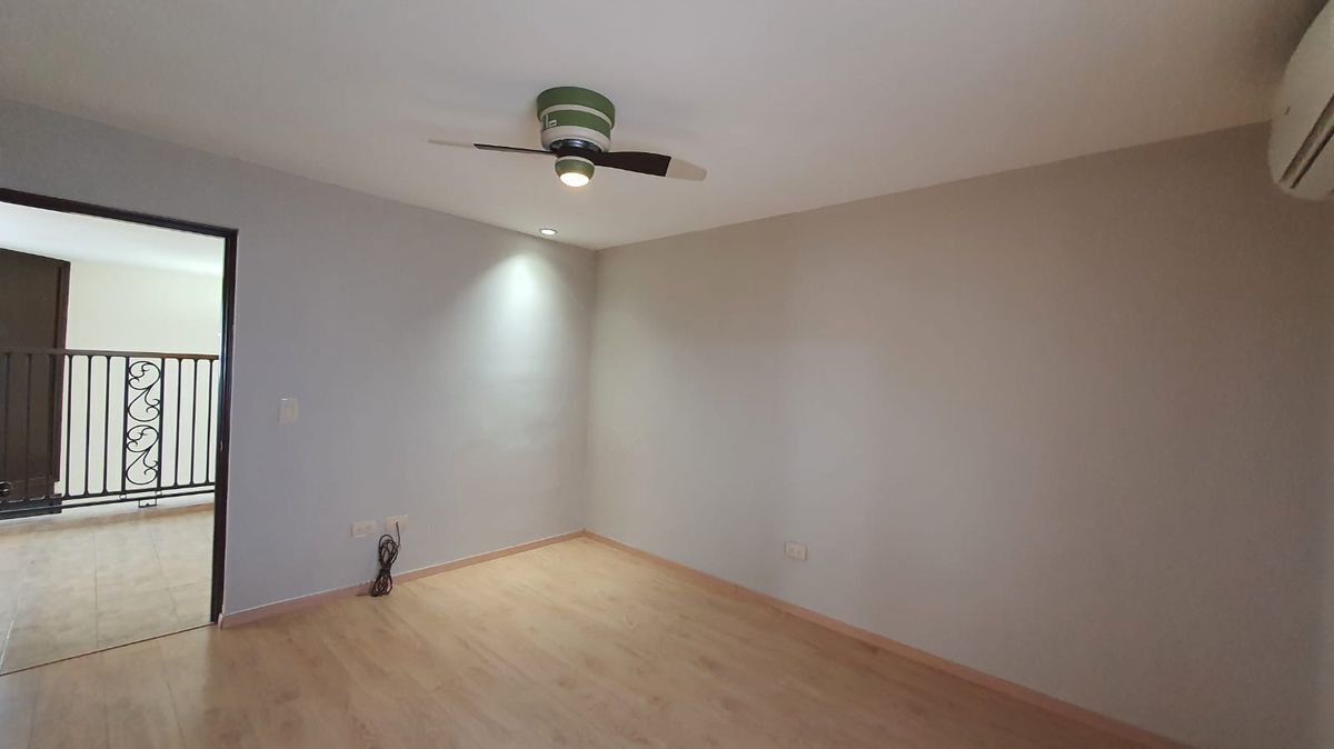 24 de 50: RECA PRINCIPAL CON CLIMA, BAÑO VESTIDOR Y BALCON