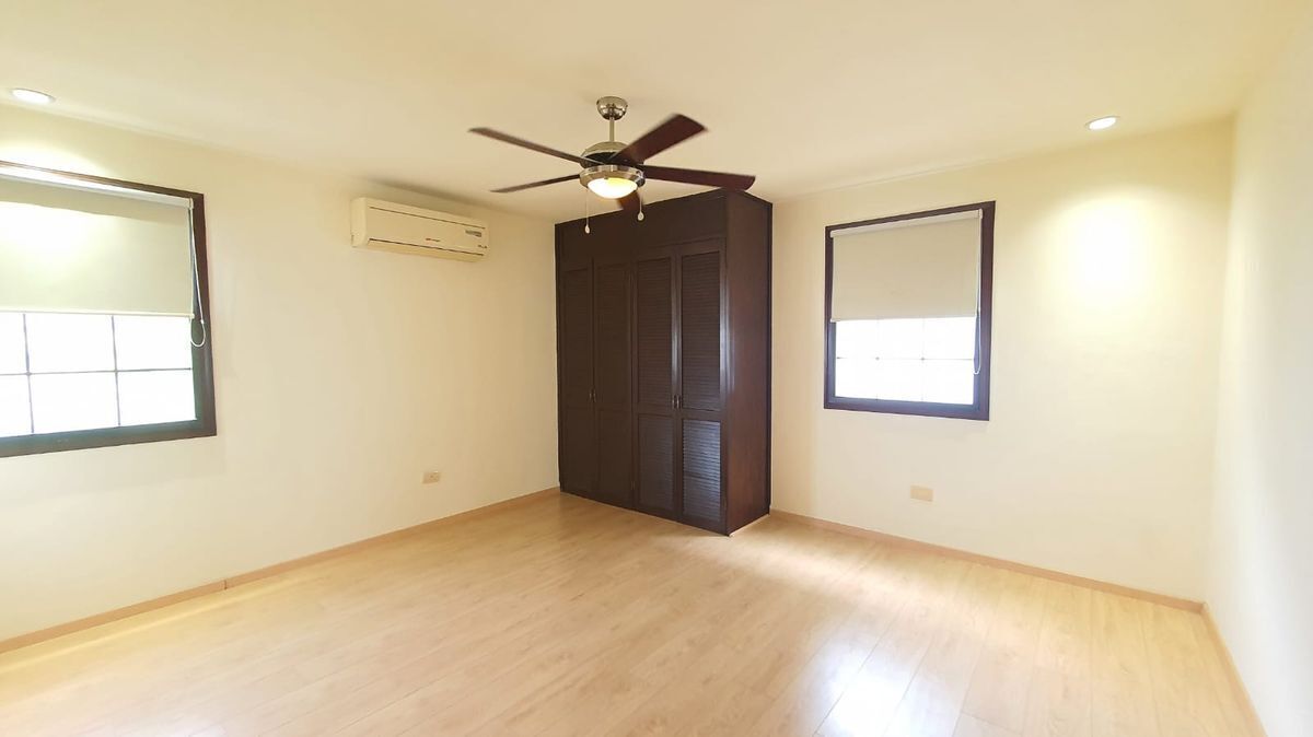 31 de 50: RECA 2, CON CLOSET,CLIMA,ABANICO TECHO Y BAÑO COMPLETO