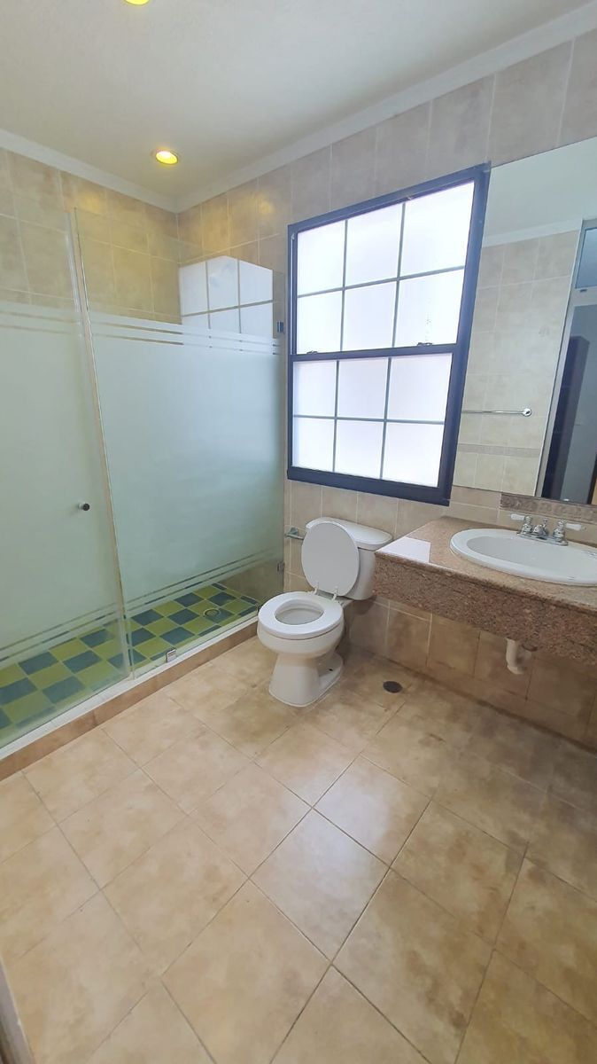 38 de 50: BAÑO RECA 3