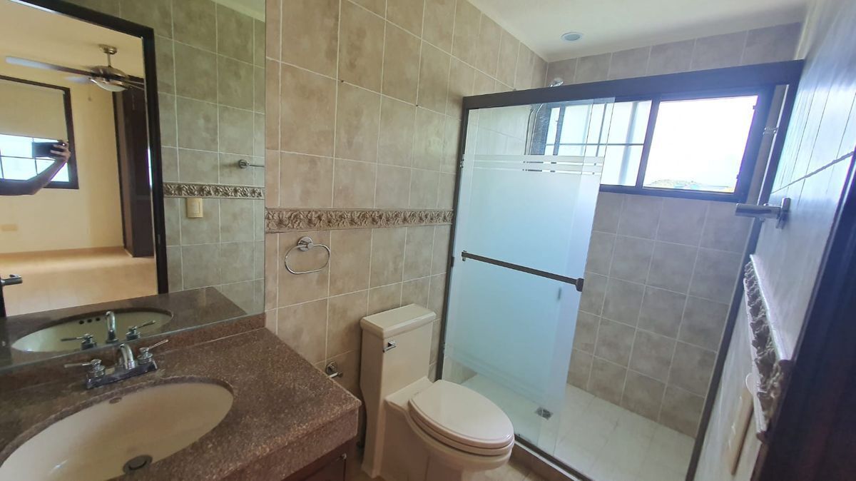 34 de 50: BAÑO RECA 2