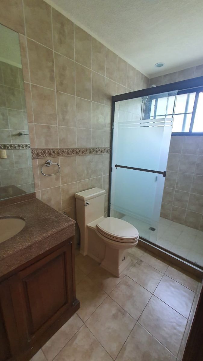 33 de 50: BAÑO RECA 2