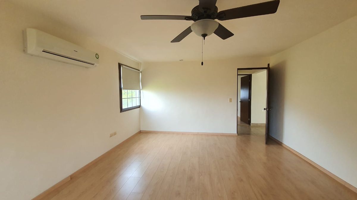 35 de 50: RECA  3 CON CLIMA Y BAÑO COMPLETO Y VESTIDOR