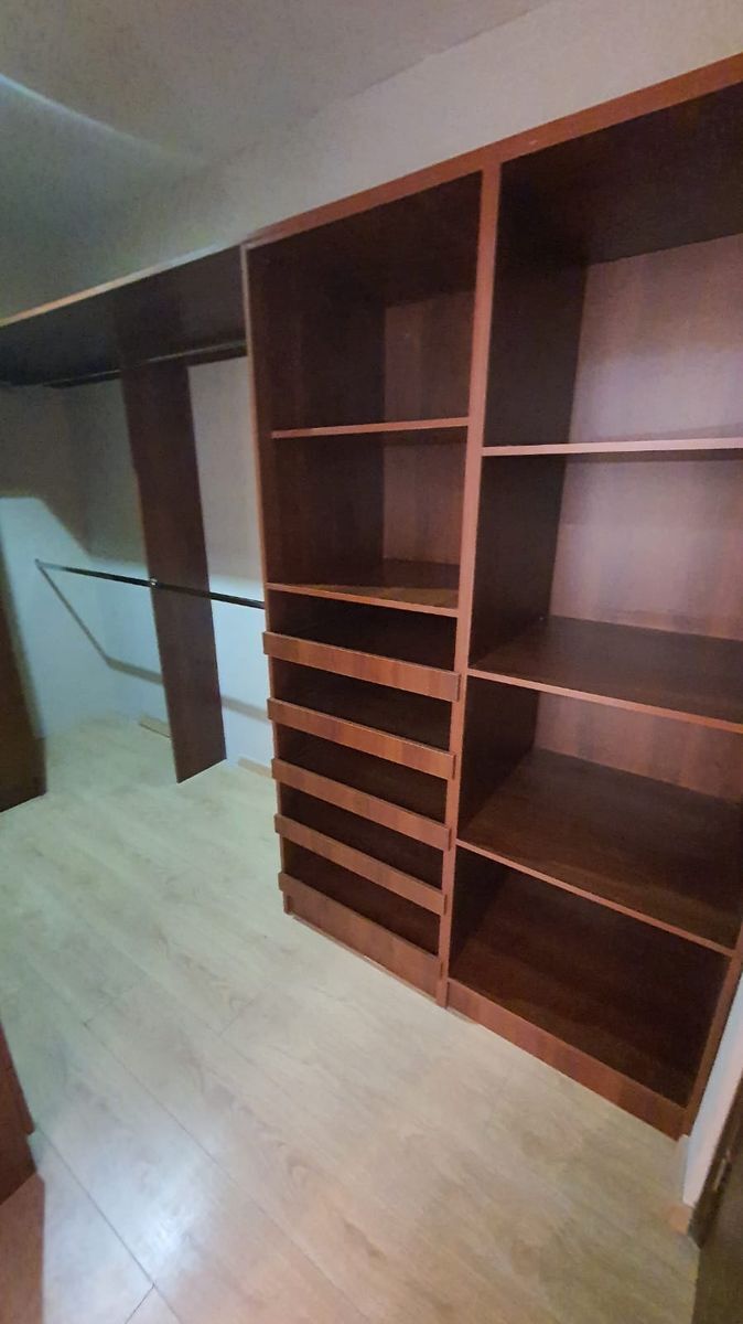 30 de 50: BAÑO VESTIDOR RECA 1