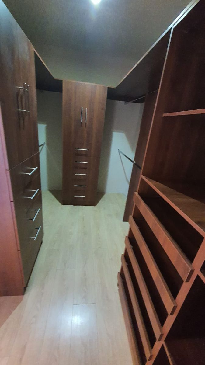 29 de 50: BAÑO VESTIDOR RECA 1