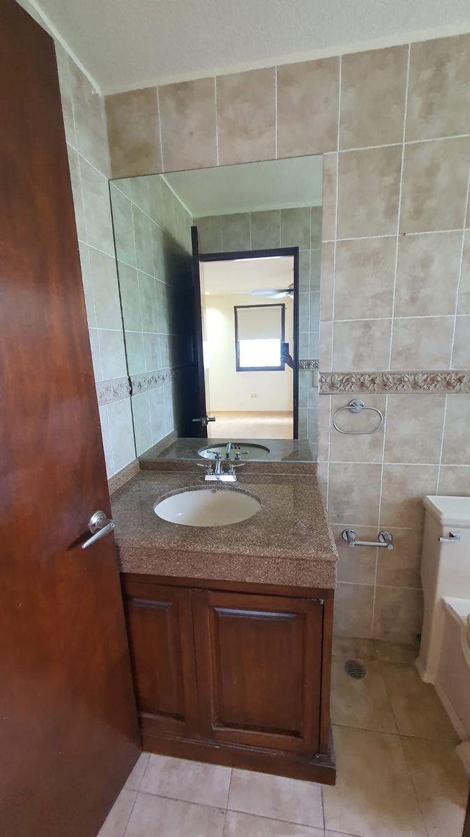 32 de 50: BAÑO RECA 2