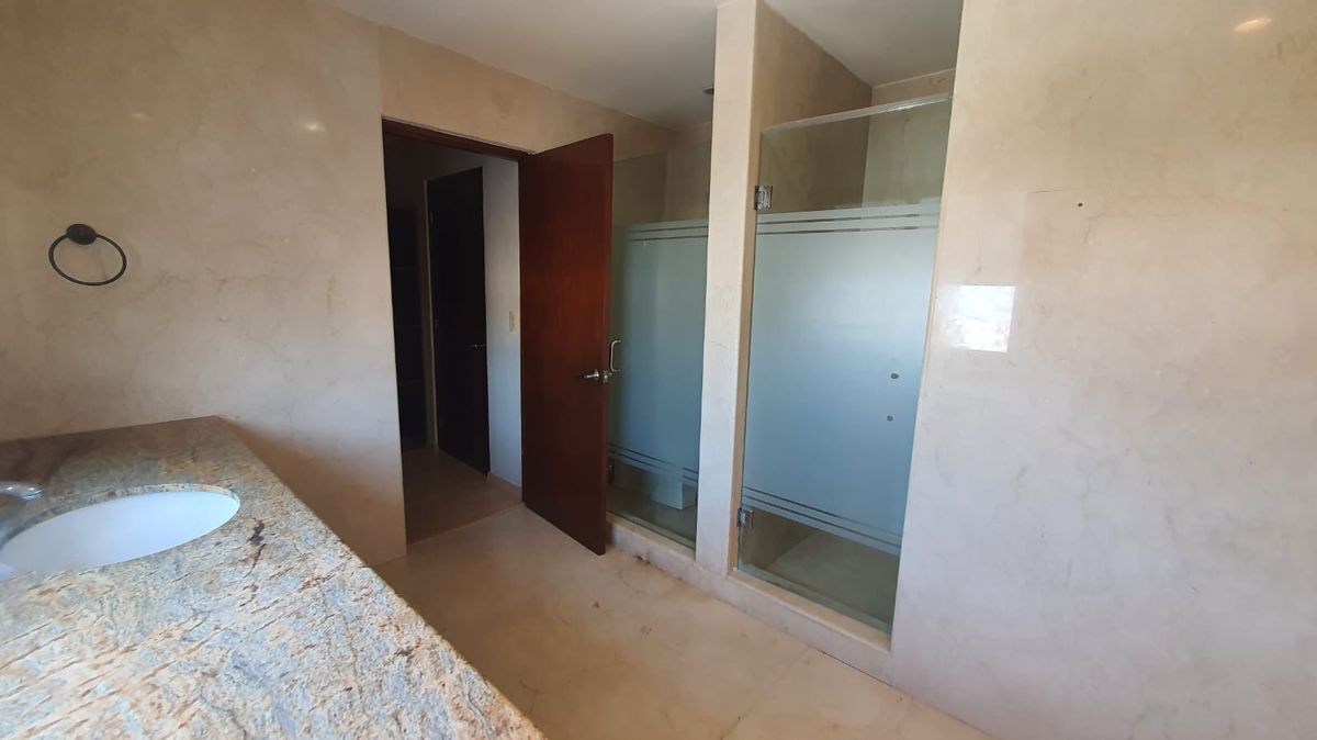 26 de 50: BAÑO RECA 1