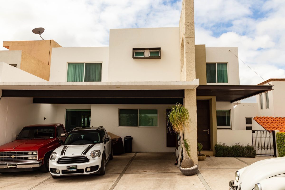 CASA VENTA EN HACIENDA REAL DE TEJEDA