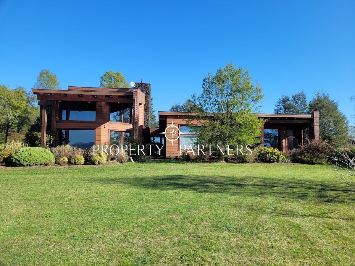 Hermosa casa vista lago y volcán en Pucon, Región de Araucania