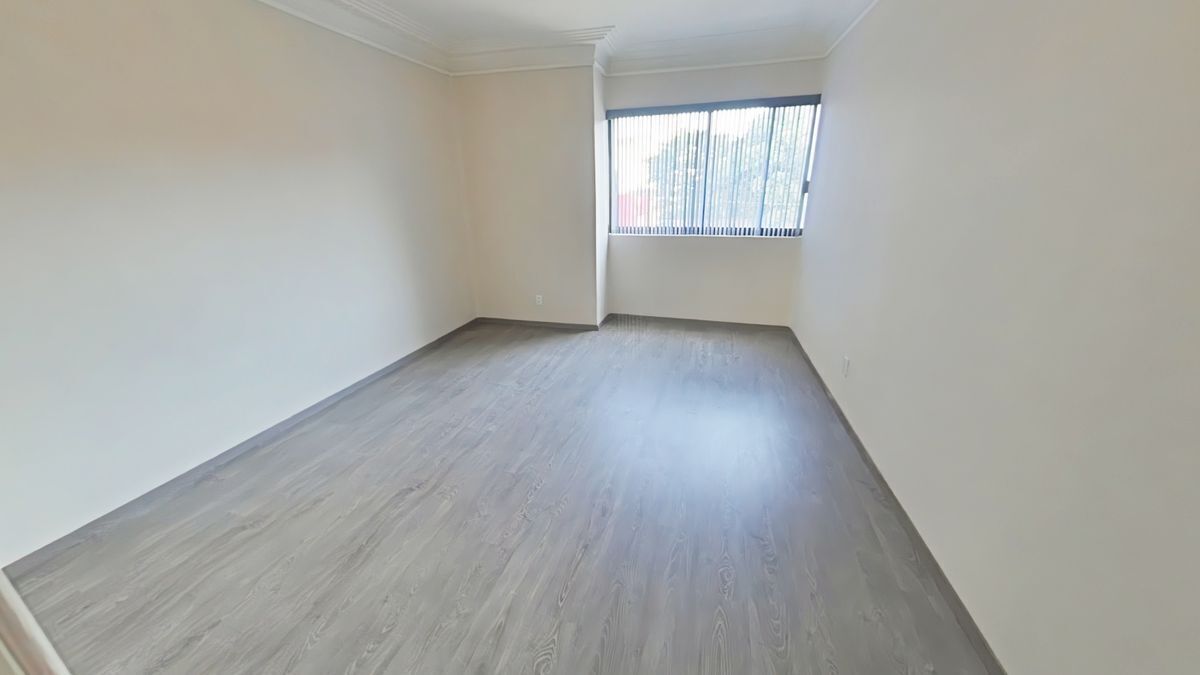 https://assets.easybroker.com/property_images/3292244/53014539/EB-LQ2244.jpg?version=1755196767