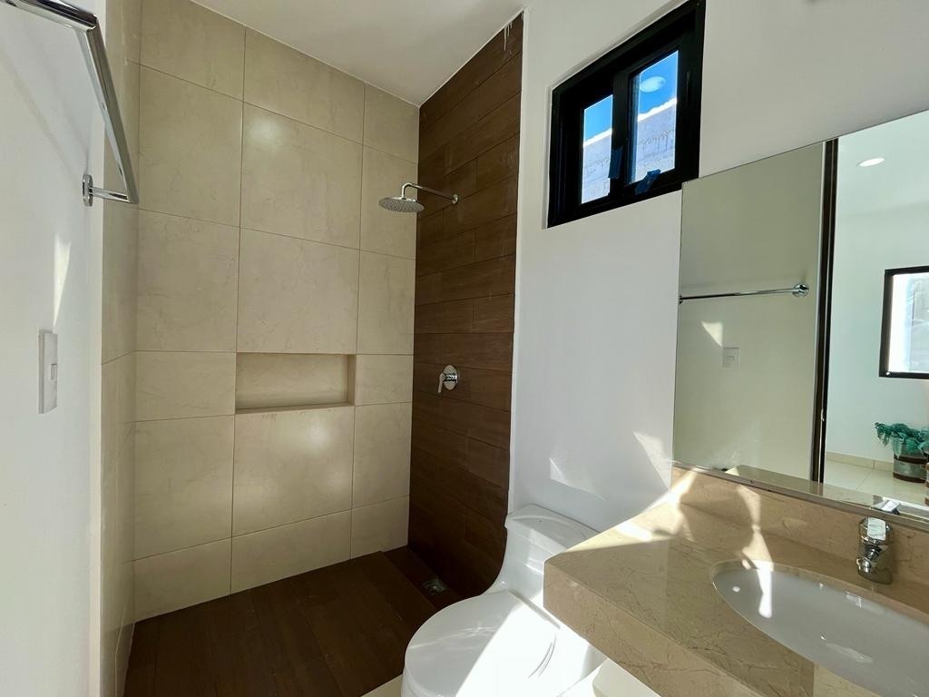 20 de 47: Baño Recámara Secundaria A