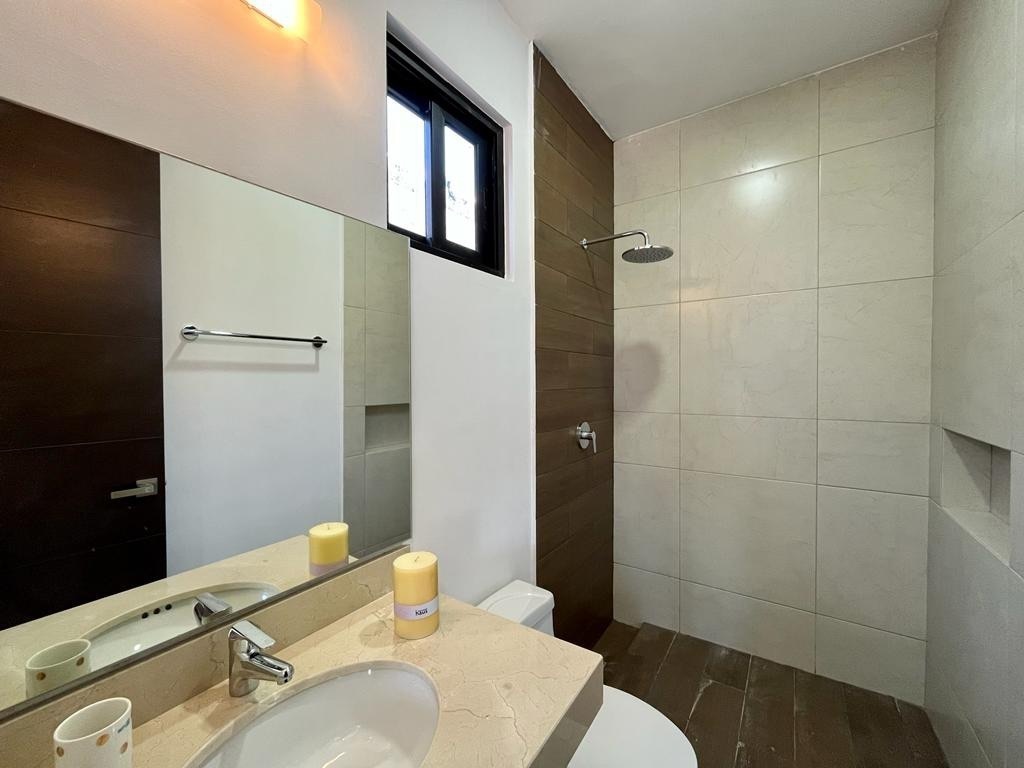 24 de 47: Baño Recámara Secundaria B