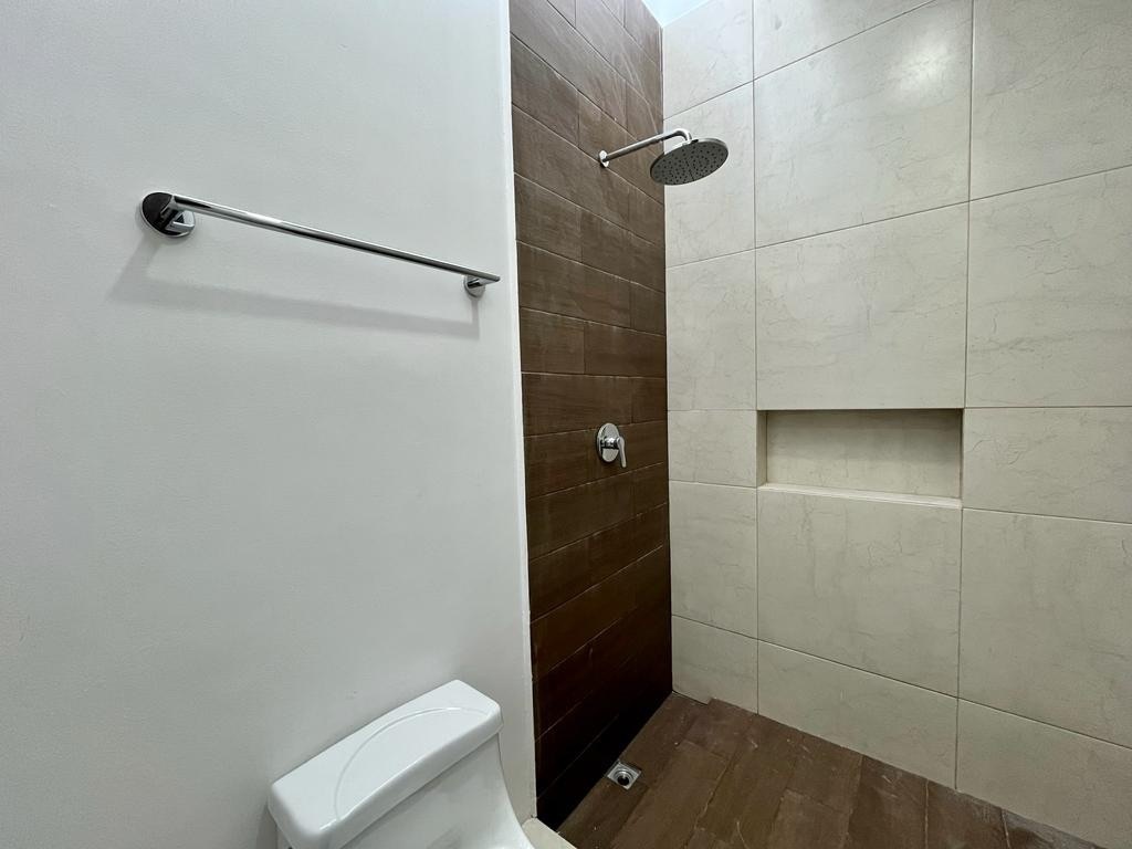 16 de 47: Baño Recámara Principal 