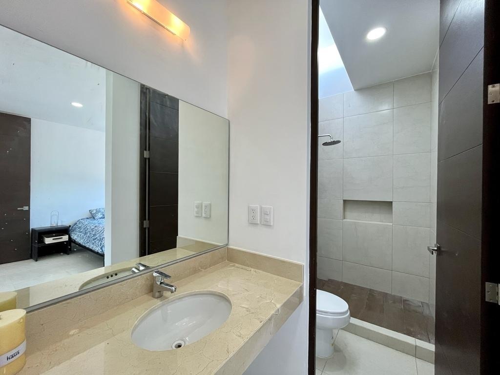 15 de 47: Baño Recámara Principal 