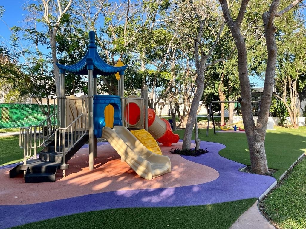 43 de 47: Parque con Juegos Infantiles