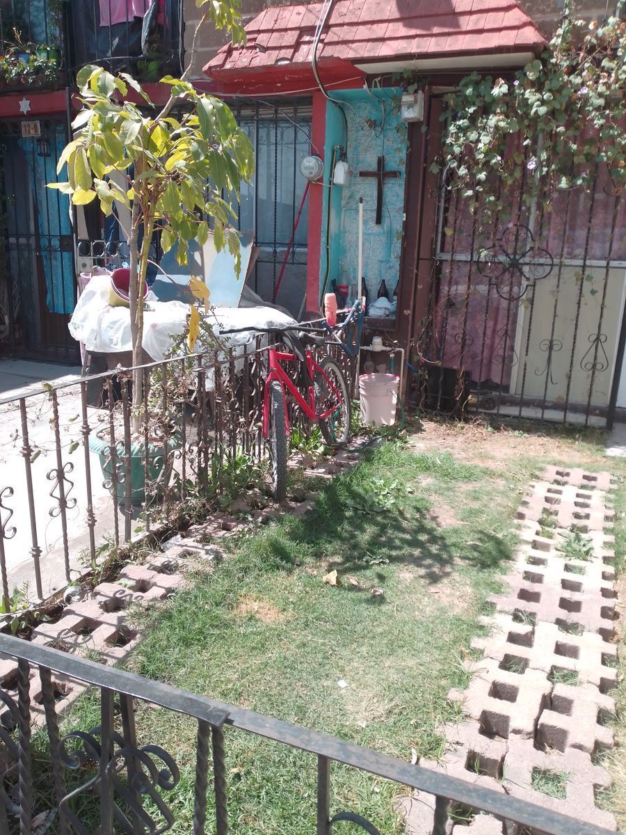 3 of 13: ESTACIONAMIENTO O JARDIN