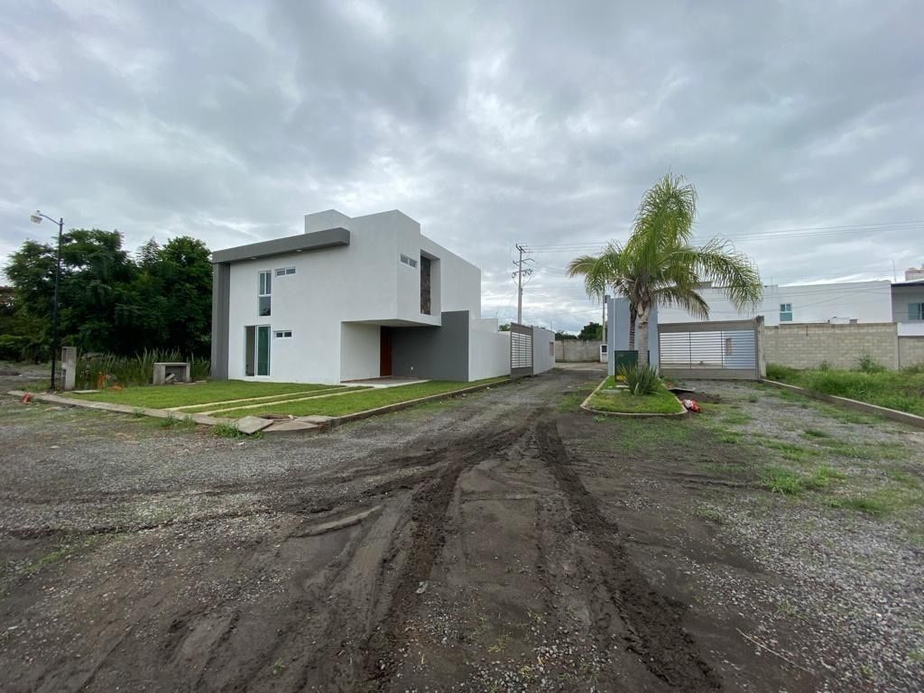 CASA SOLA CON ALBERCA EN VENTA SAN CARLOS YAUTEPEC