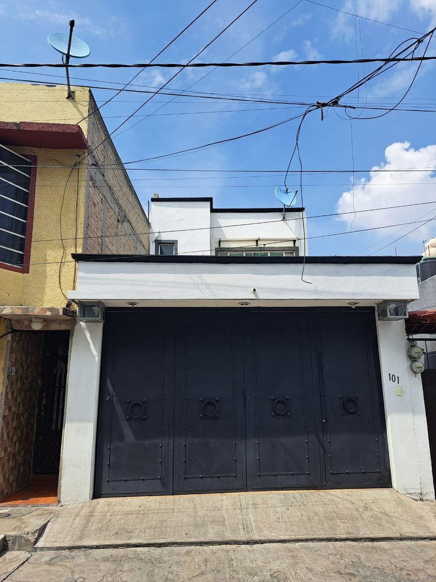 1 de 17: Fachada del inmueble.