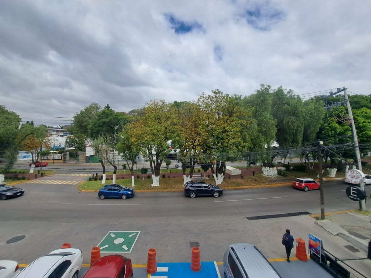 14 de 14: Vista a Av. Jinetes. 