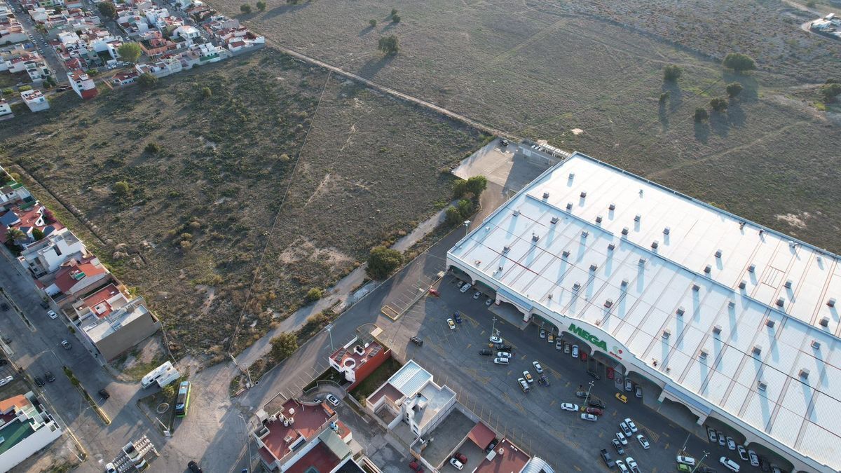1 de 8: Toma aérea de ubicación de propiedad.