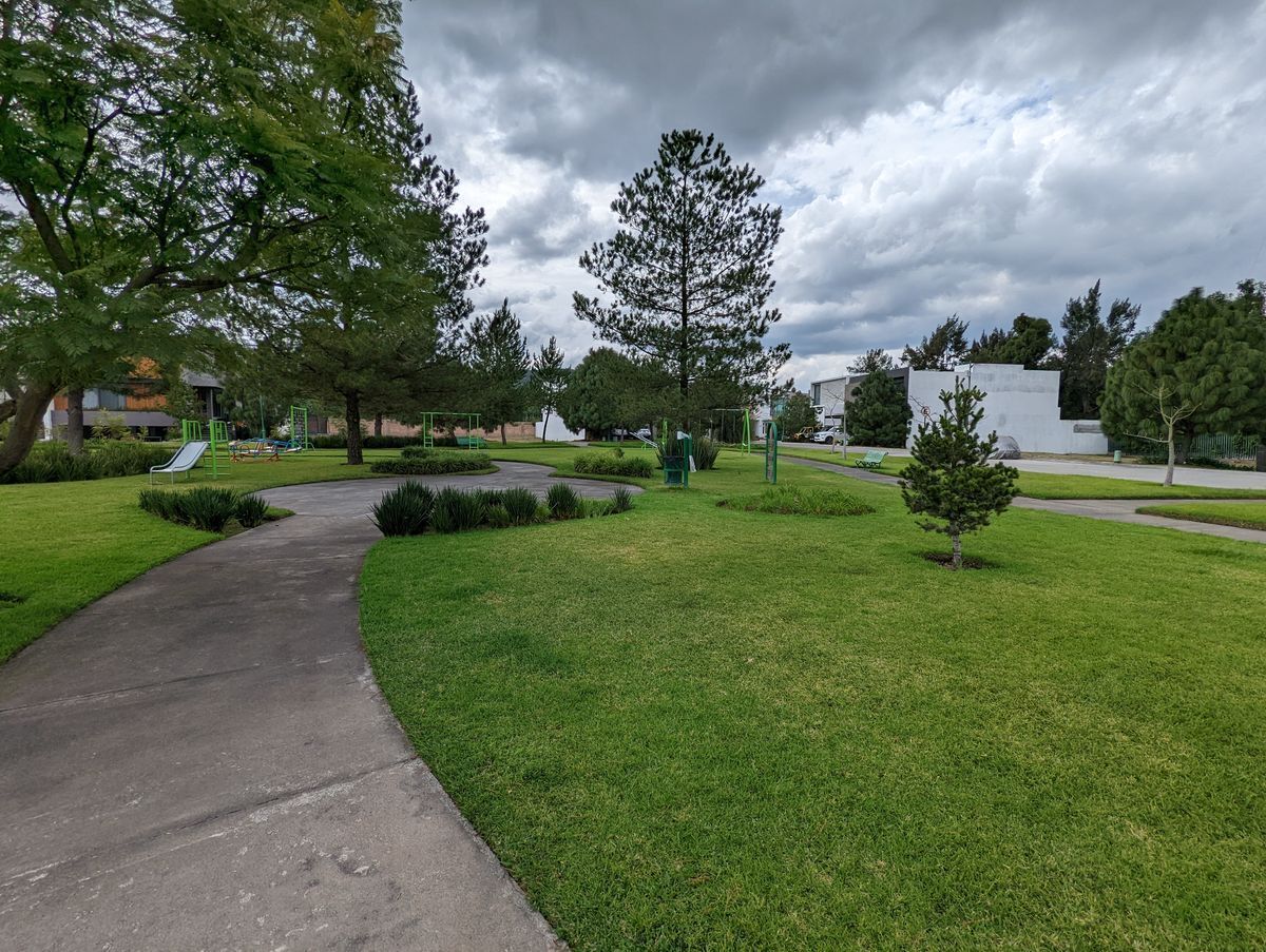 Parque frente a la propiedad