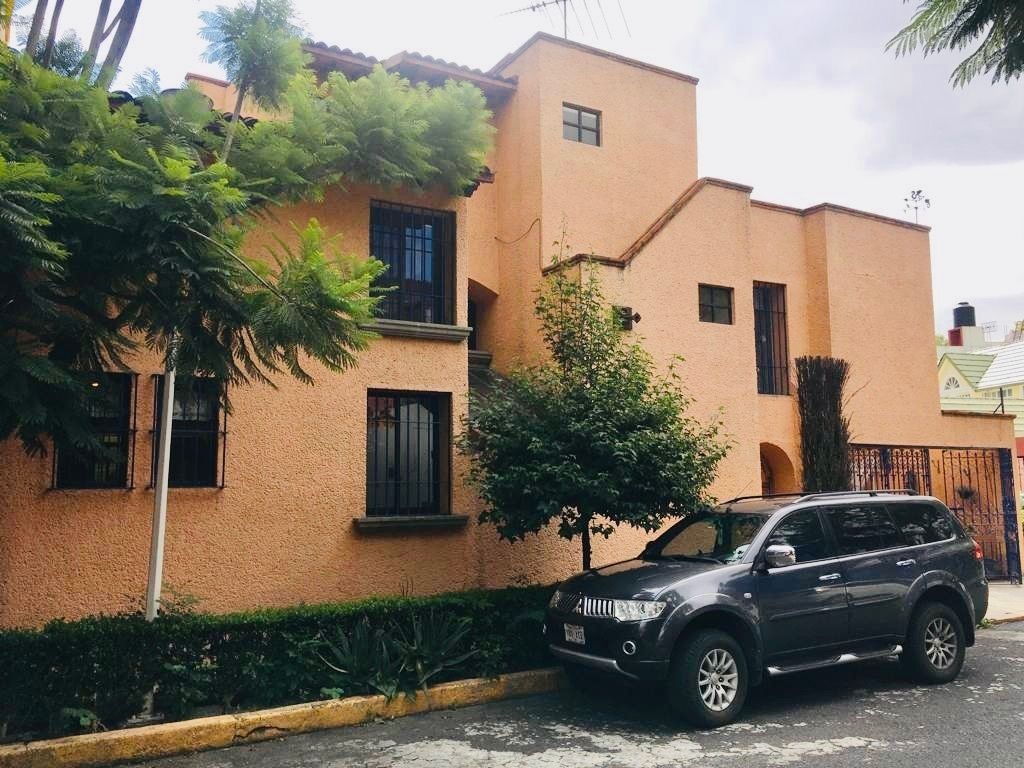 2 of 38: Fachada exterior