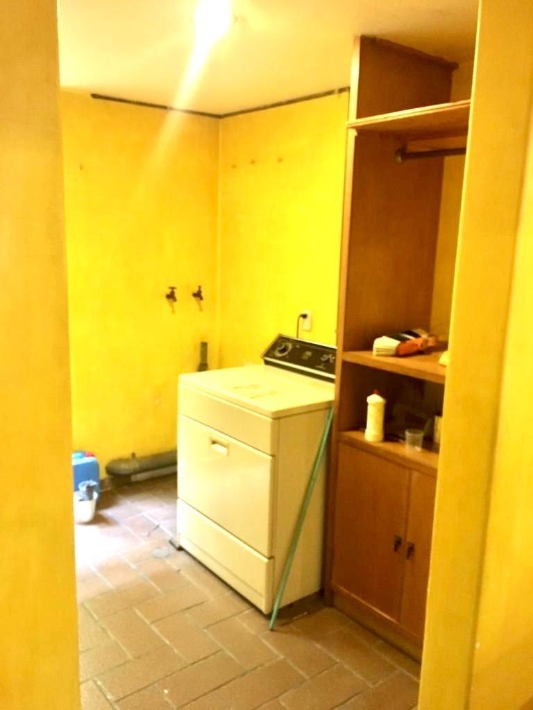 34 of 38: Cuarto de lavado en planta baja