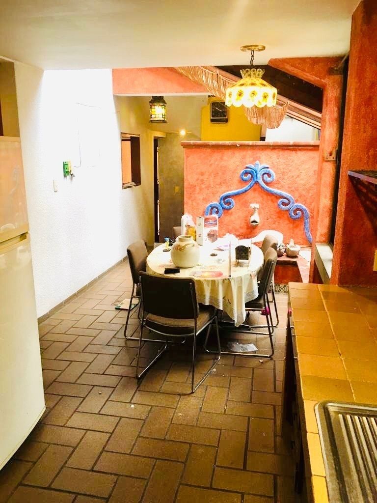 9 of 38: Antecomedor con fuente