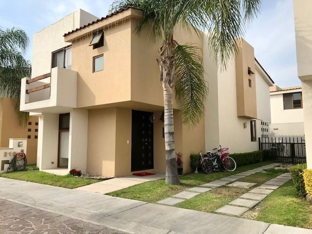 CASA EN VENTA, JURIQUILLA.